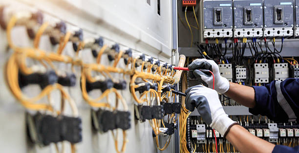 Professional Electrician technician working in Hidalgo, TX